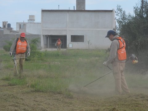 El Municipio continúa con trabajos de mantenimiento y mejora en distintos barrios de la ciudad