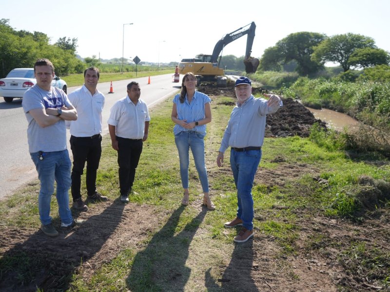 Obras municipales: Se trabaja en el mejoramiento del desagüe  sobre calle Buenos Aires y en la pavimentación de calle Chile