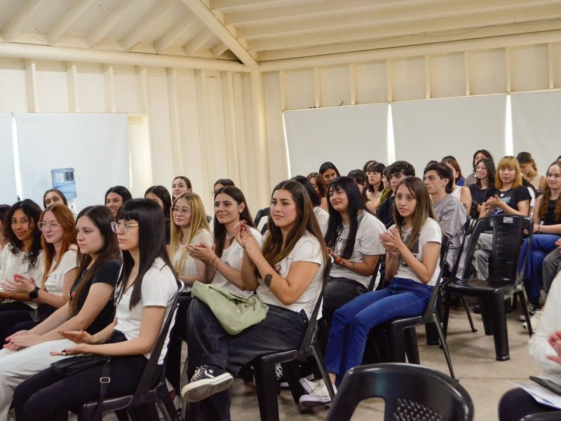 La municipalidad reconoció a 86 estudiantes por sus prácticas profesionales