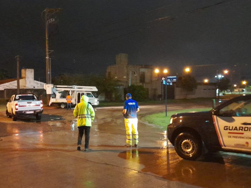 Distintas áreas municipales trabajan para reestablecer la normalidad luego de la tormenta